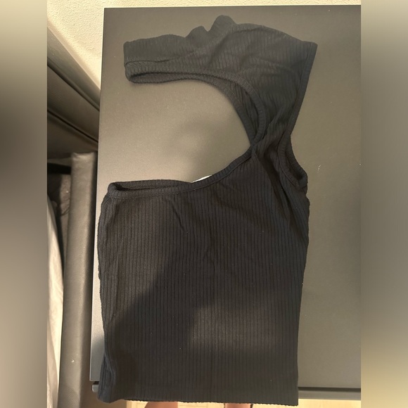 LF Cut Out Shoulder Mock Neck Tank Top - Picture 8 of 10